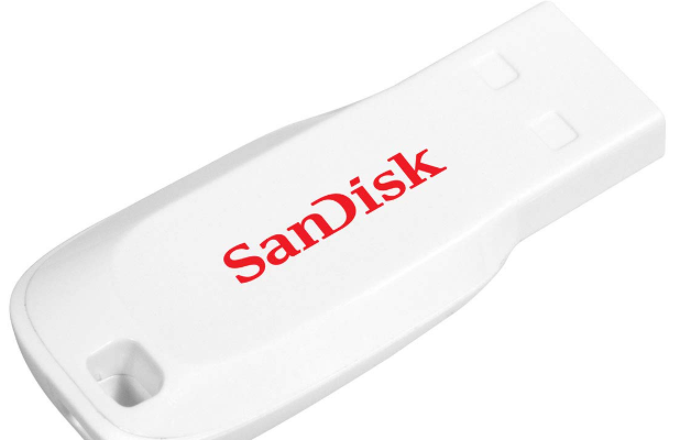 SanDisk Cruzer Blade USB 2.0 Flash Drive White